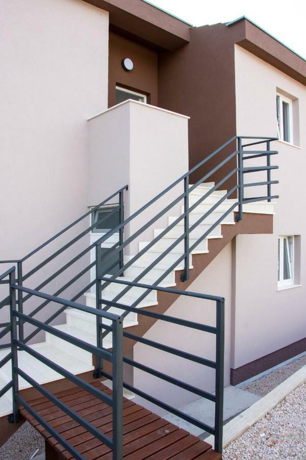 Apartments Melody Mandre Bagian luar foto