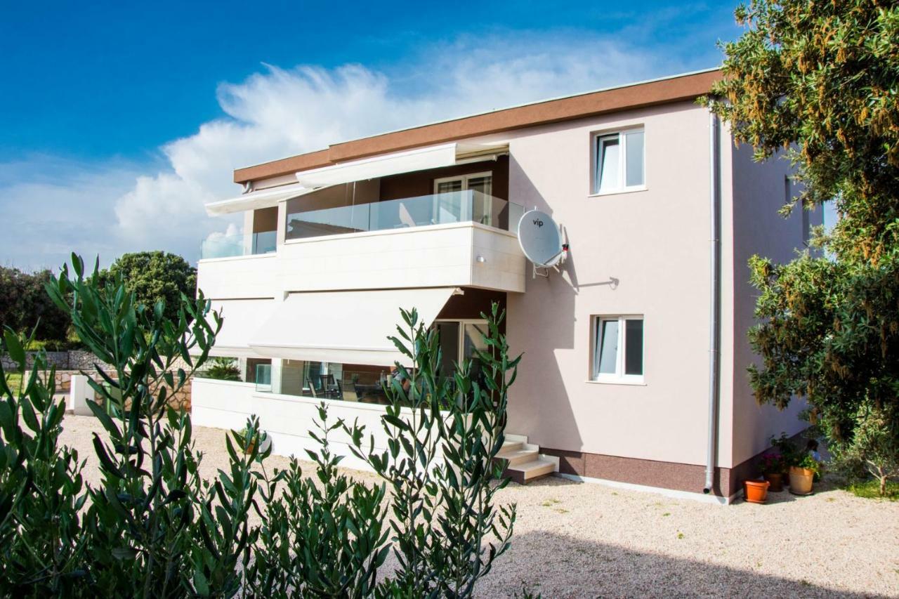 Apartments Melody Mandre Bagian luar foto