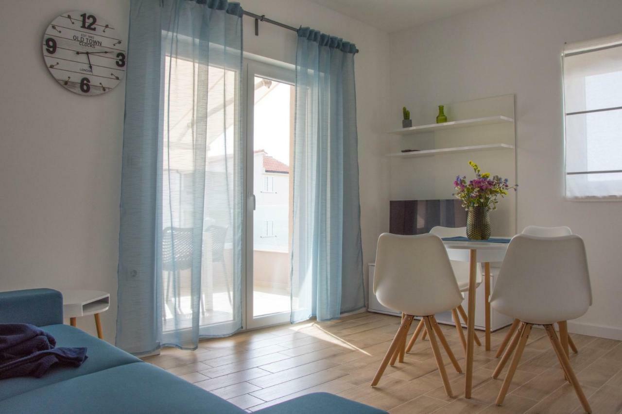 Apartments Melody Mandre Bagian luar foto