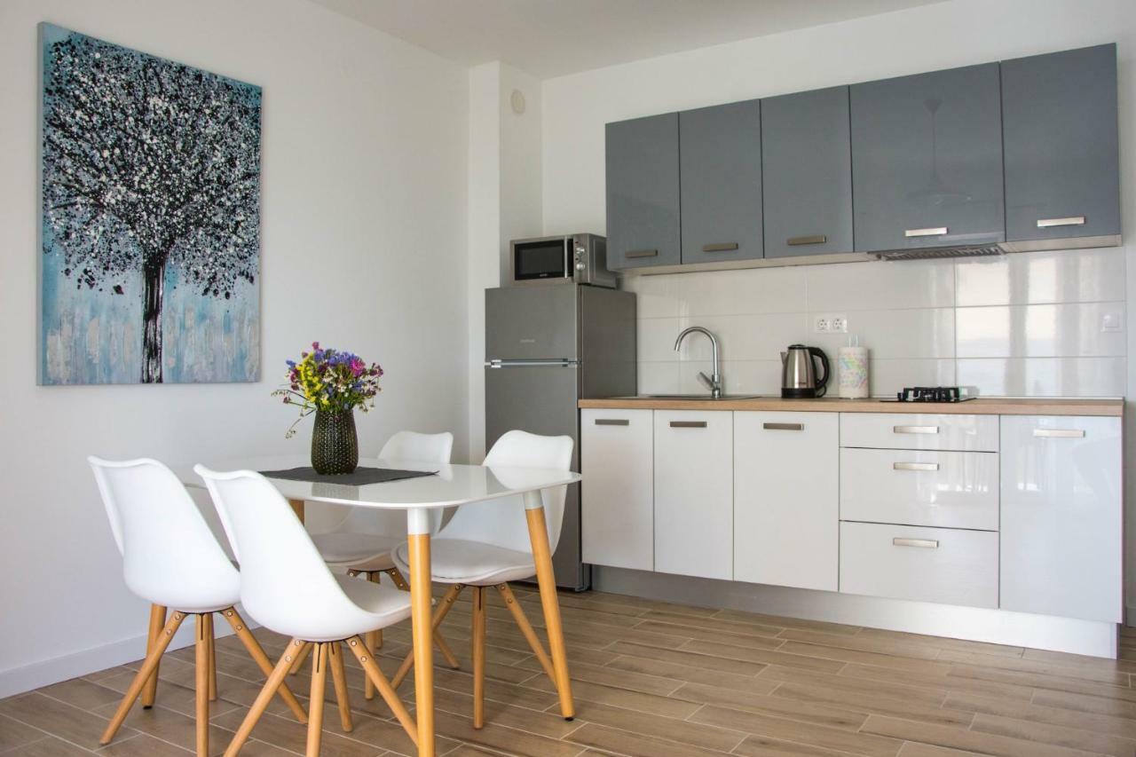 Apartments Melody Mandre Bagian luar foto