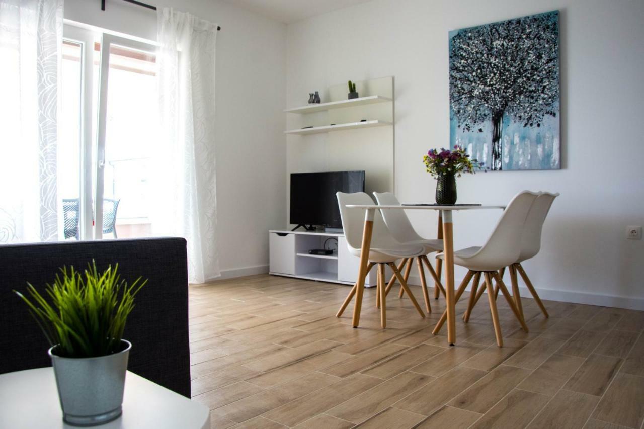 Apartments Melody Mandre Bagian luar foto